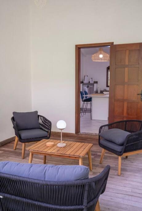 Spacieuse Villa Corossol Avec Piscine Et Jeux Exterieurs Ле Госие Екстериор снимка