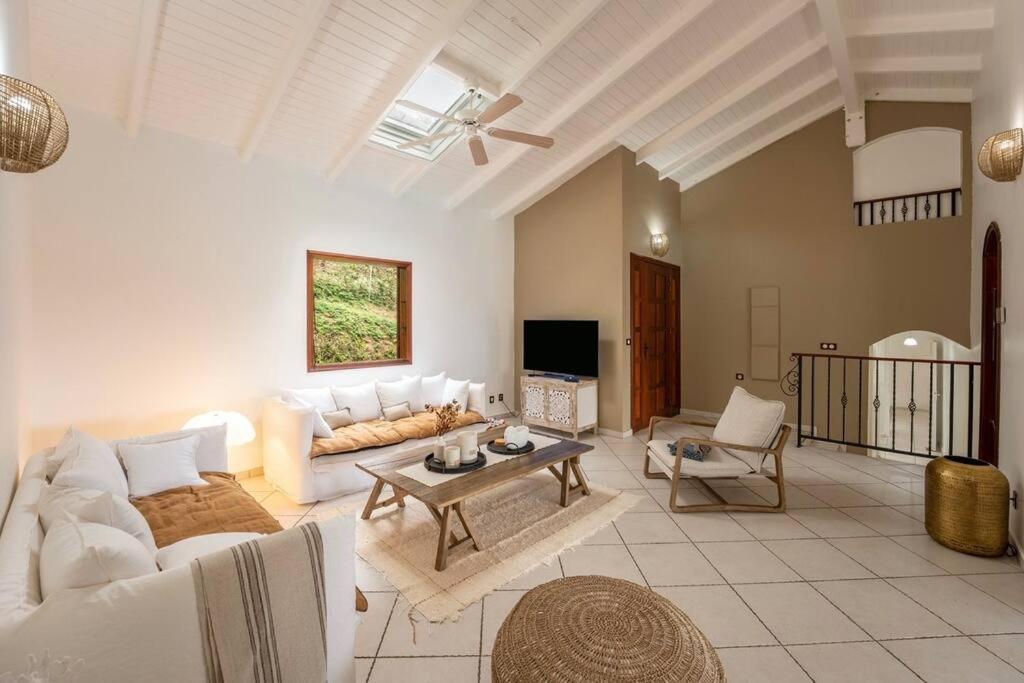 Spacieuse Villa Corossol Avec Piscine Et Jeux Exterieurs Ле Госие Екстериор снимка